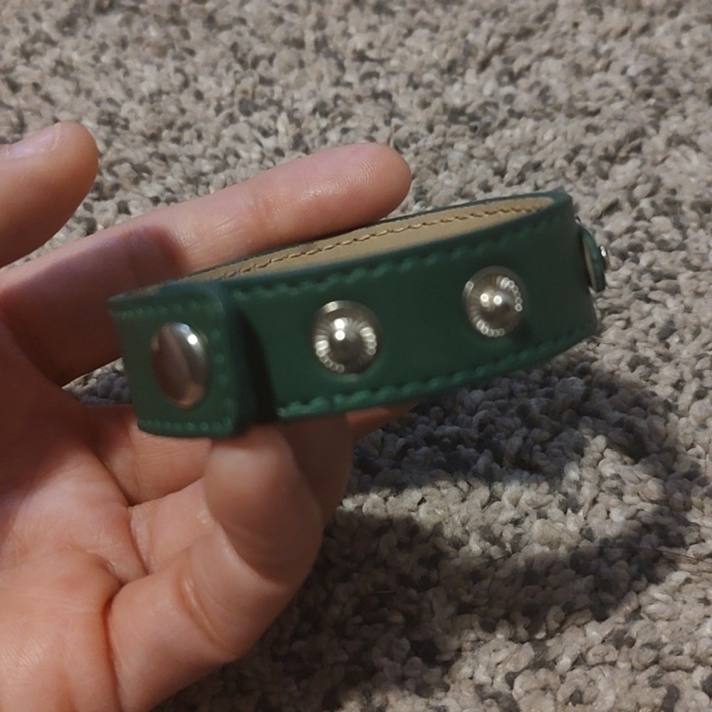 Green Celtic Bracelet with Rhinestones - Picture 4 of 5